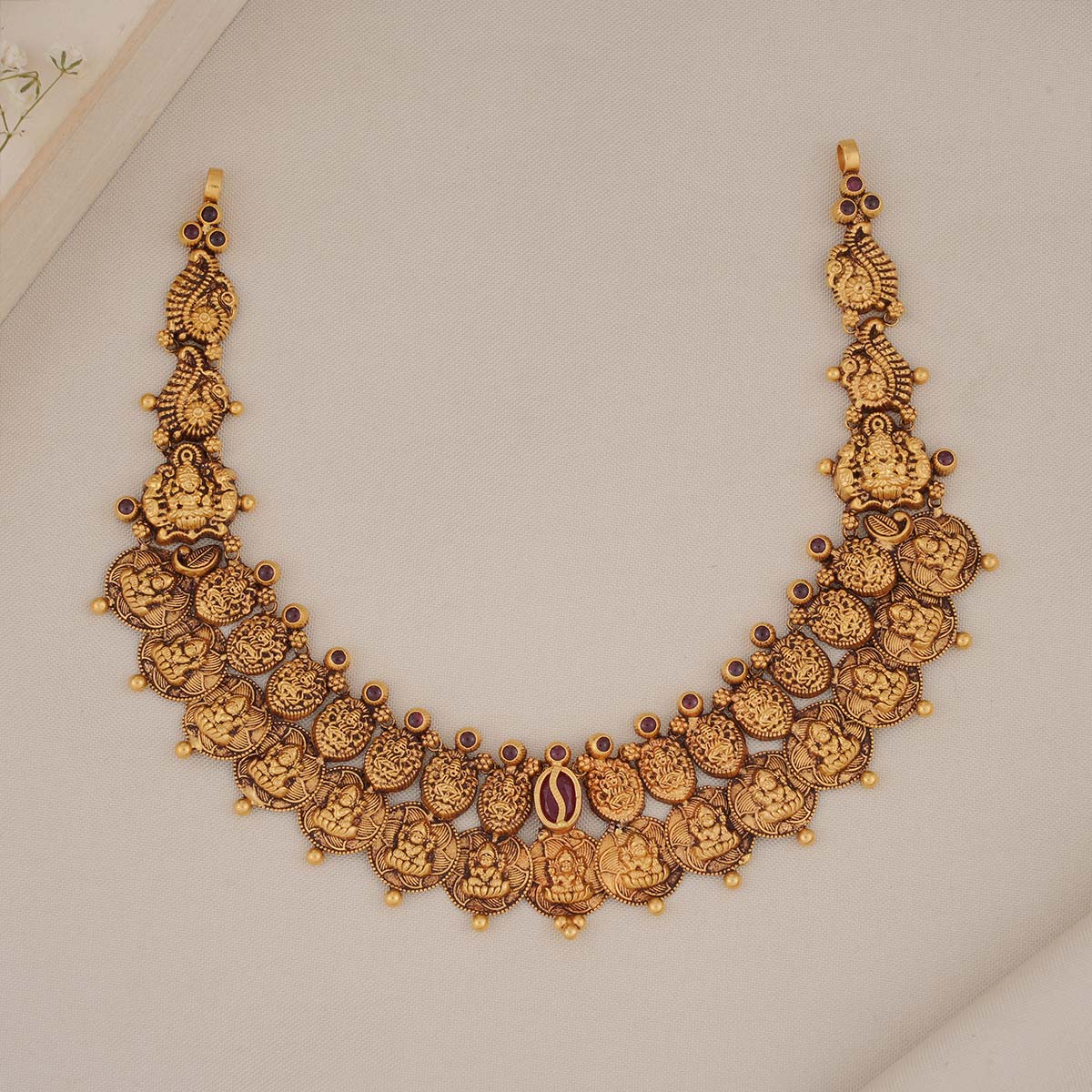Attractive Antique Short Necklace