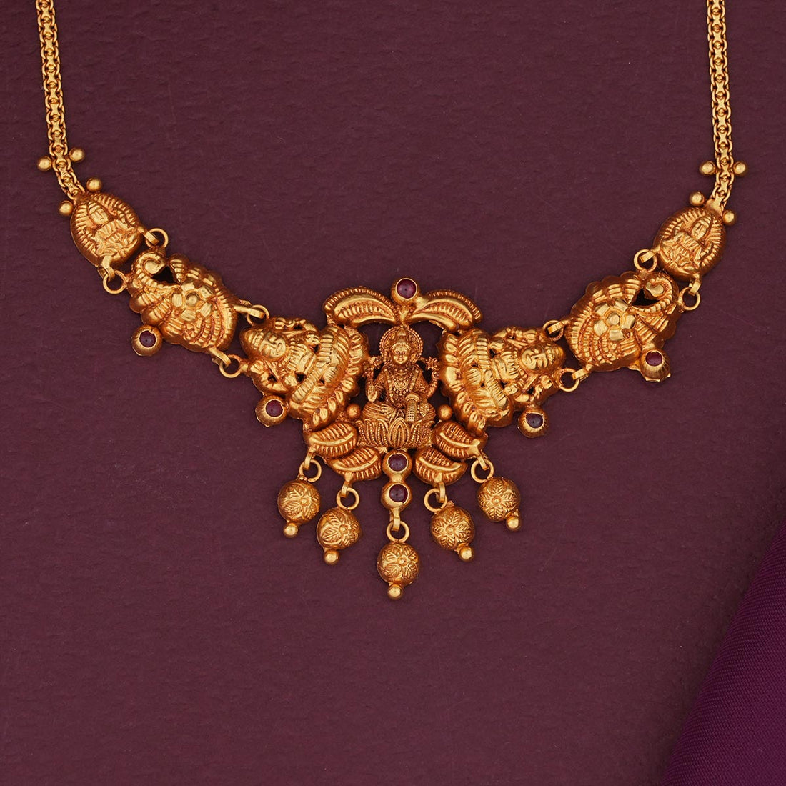 Catchy Antique Short Necklace