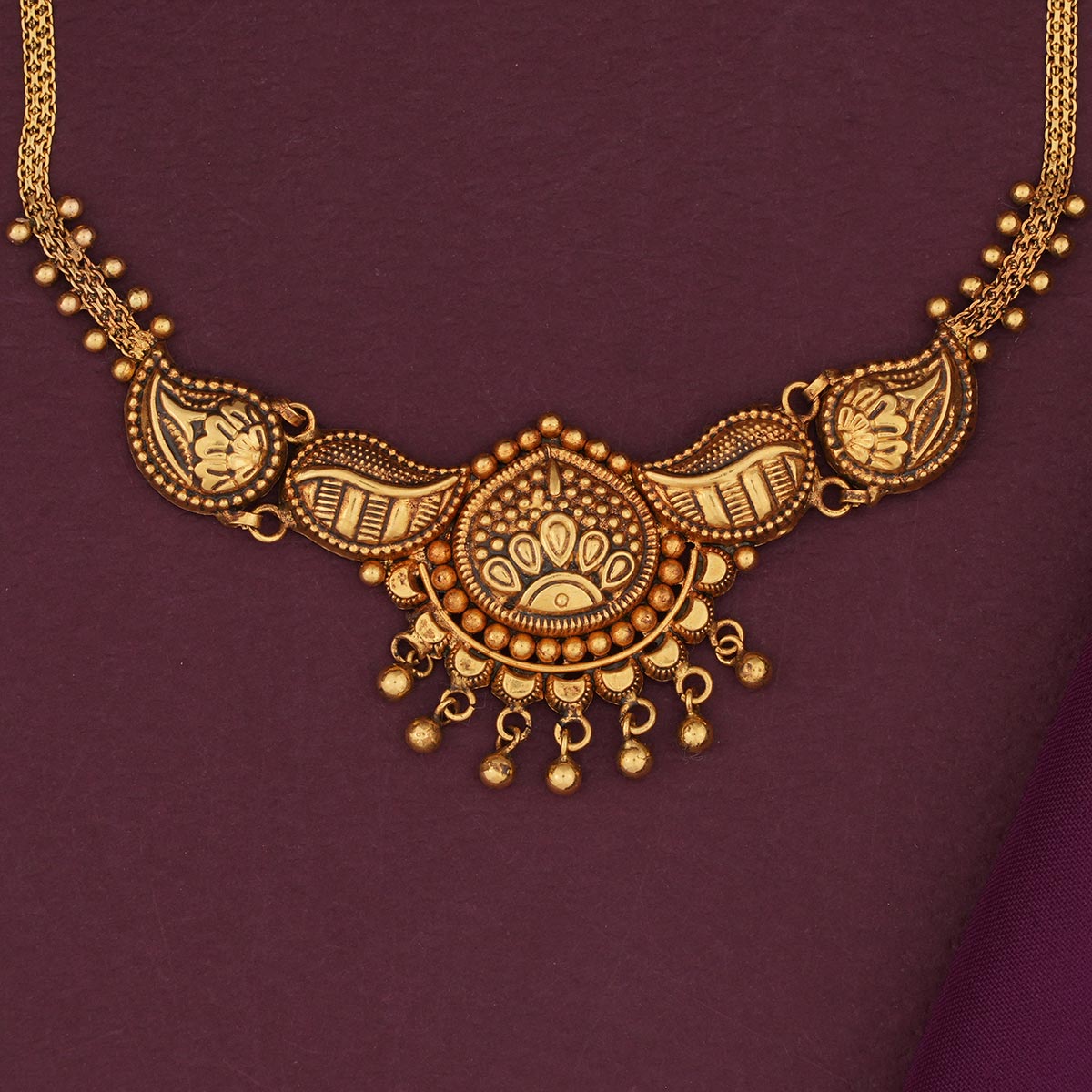 Admiring Antique Short Necklace