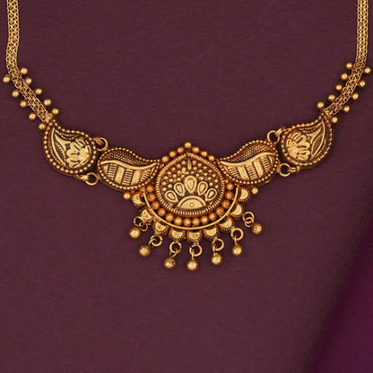 Admiring Antique Short Necklace