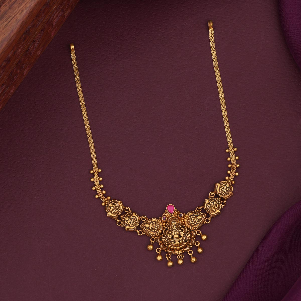 Elegance Antique Short Necklace