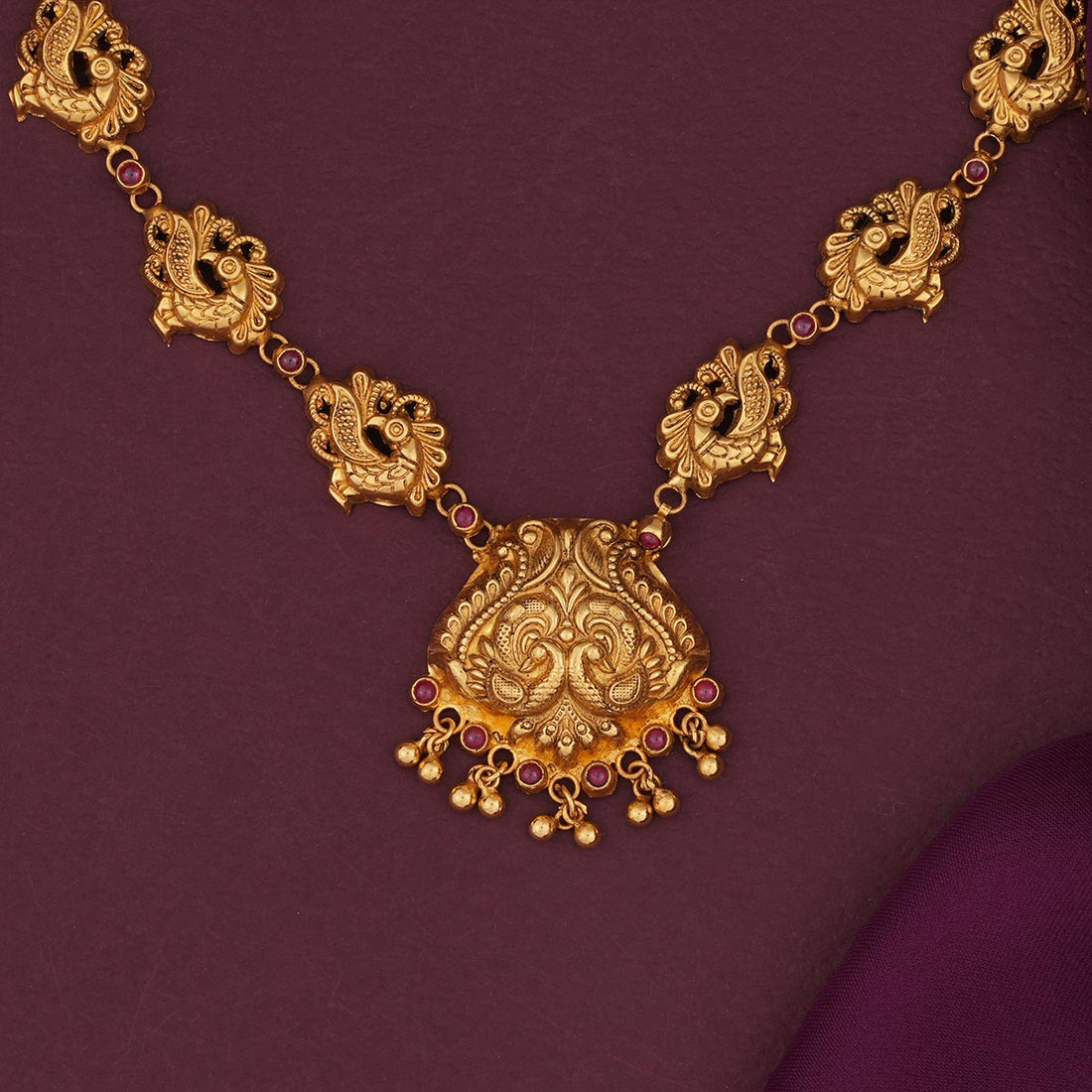 Classy Antique Short Necklace