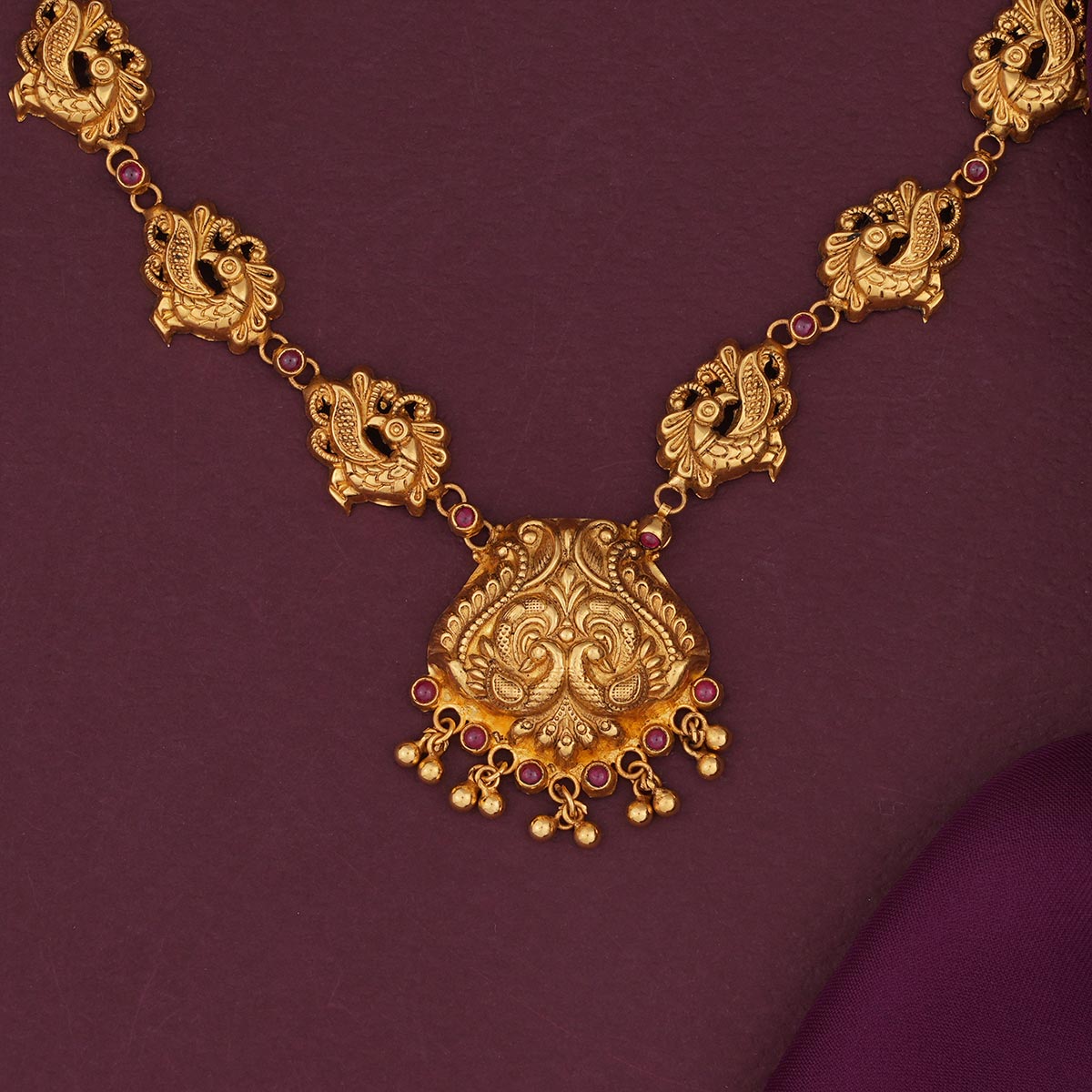 Classy Antique Short Necklace
