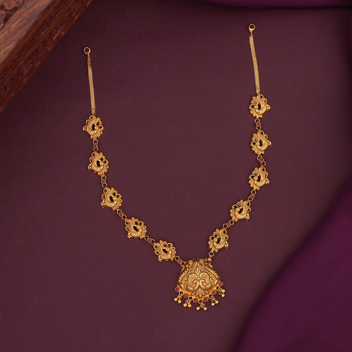 Classy Antique Short Necklace