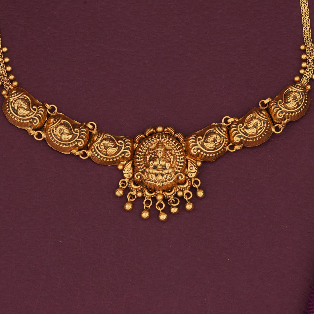 Dazzling Antique Short Necklace