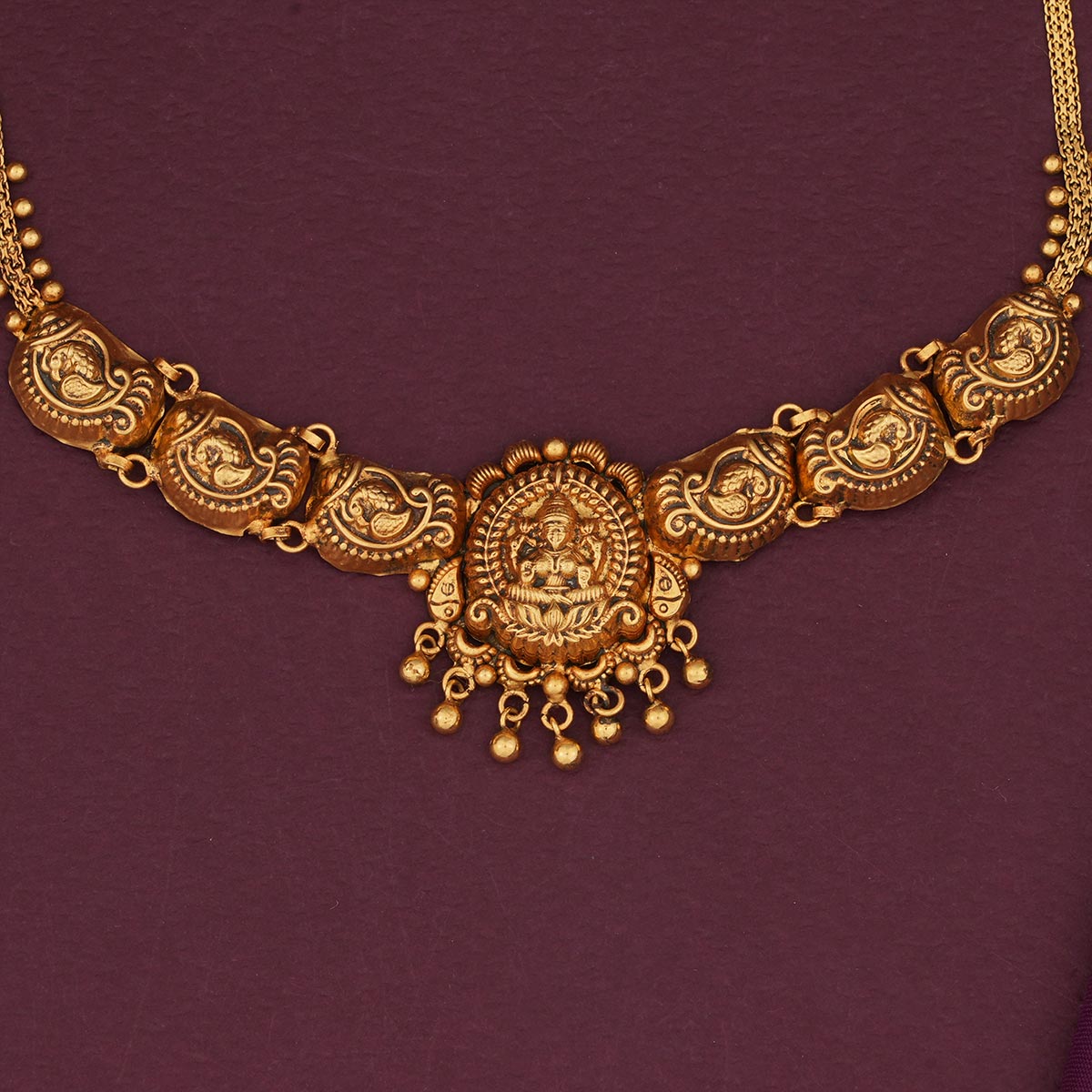 Dazzling Antique Short Necklace