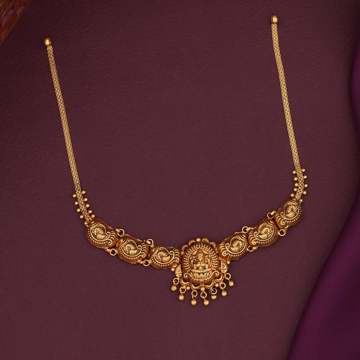 Dazzling Antique Short Necklace