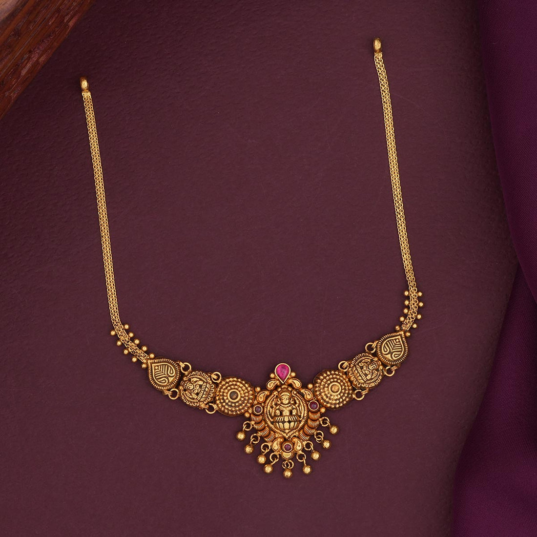 Traditional Antique Short Necklace