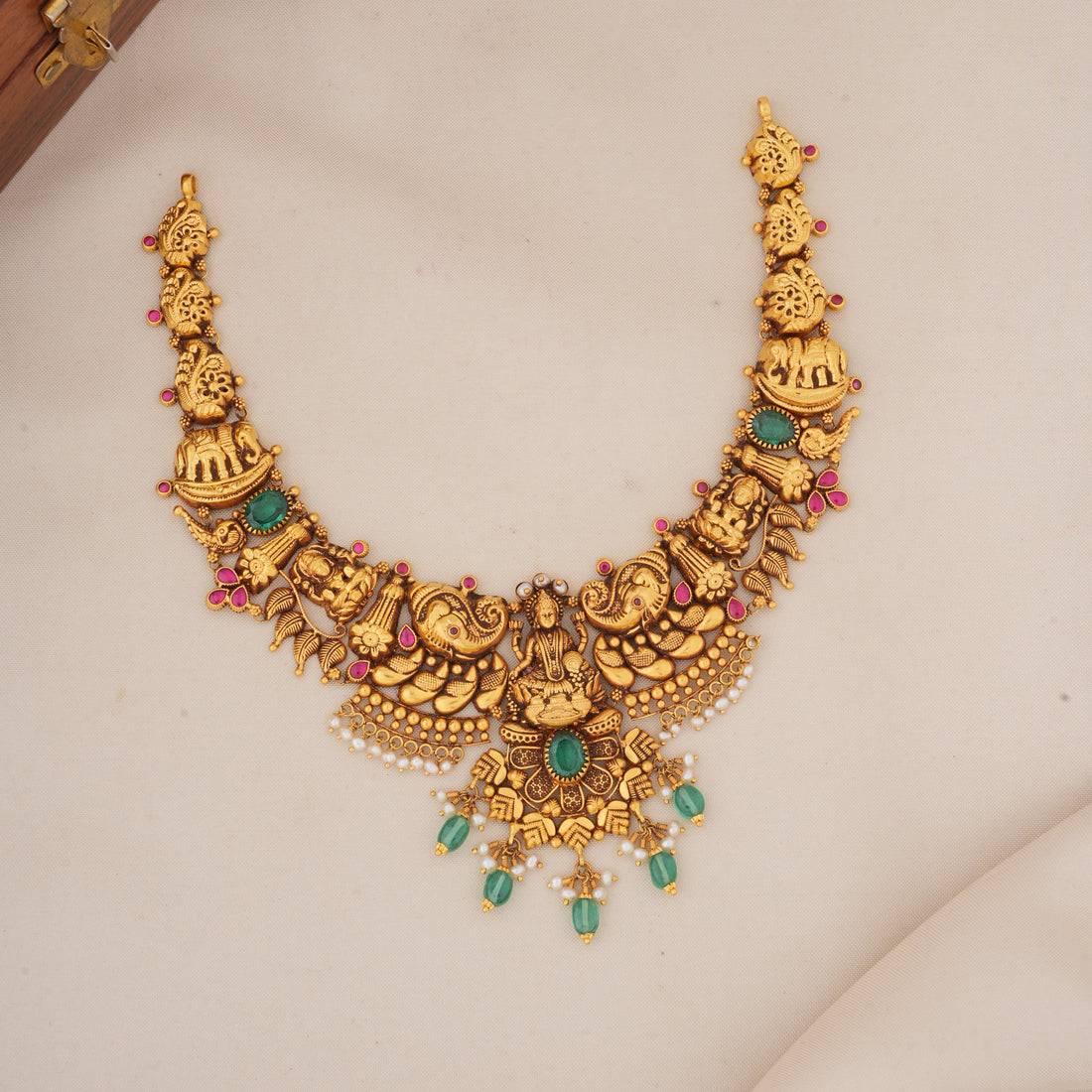 Radiant Antique Short Necklace