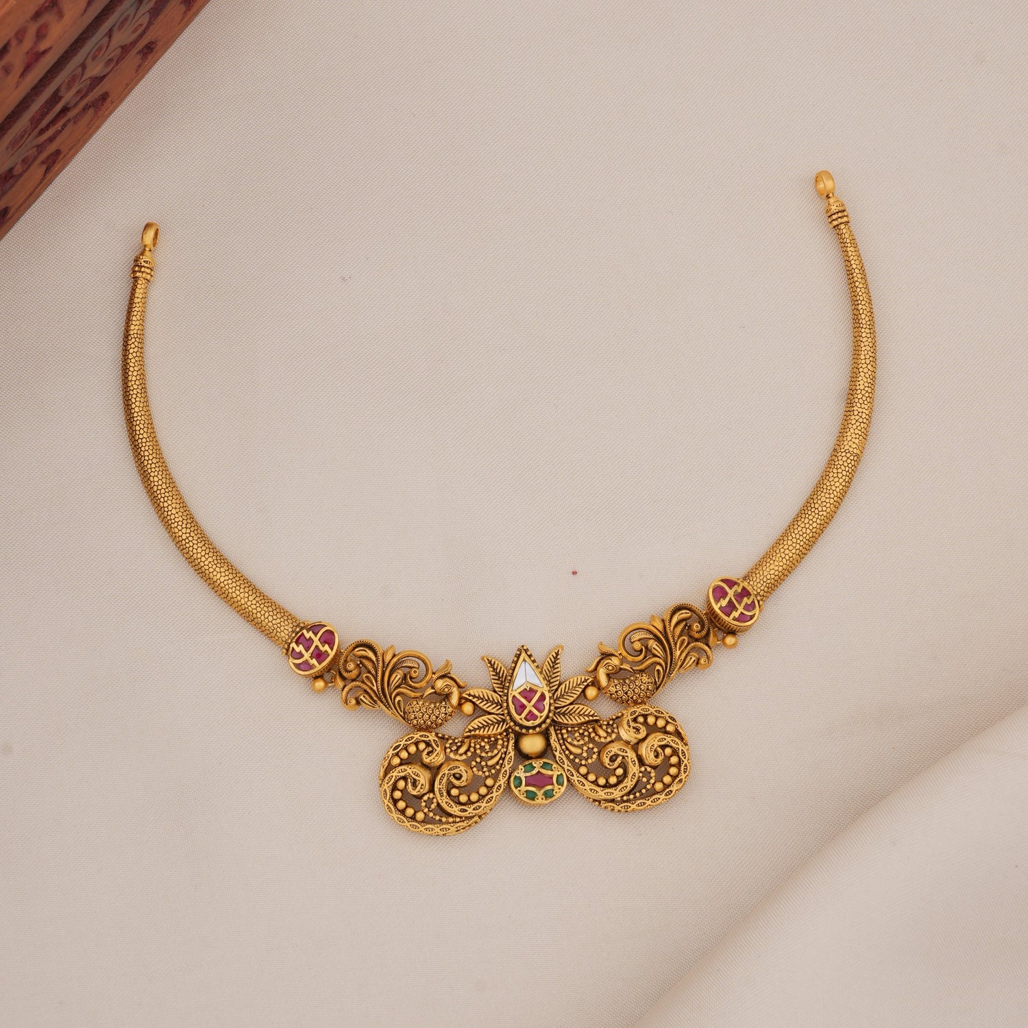 Grandeur Short Necklace Set