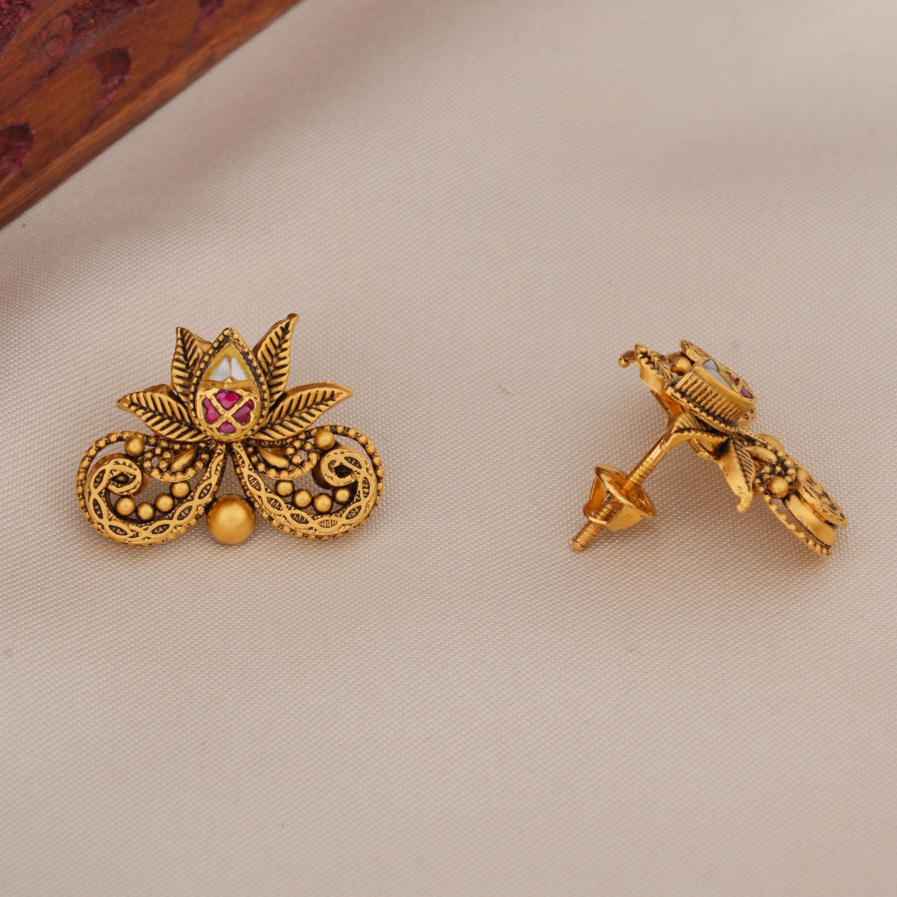 Grandeur Short Necklace Set