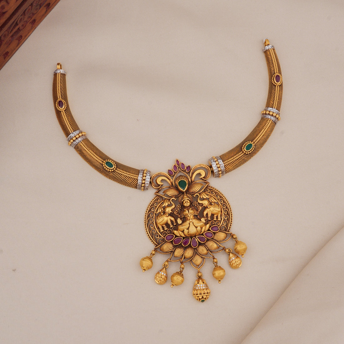 Traditional Antique Short Necklace