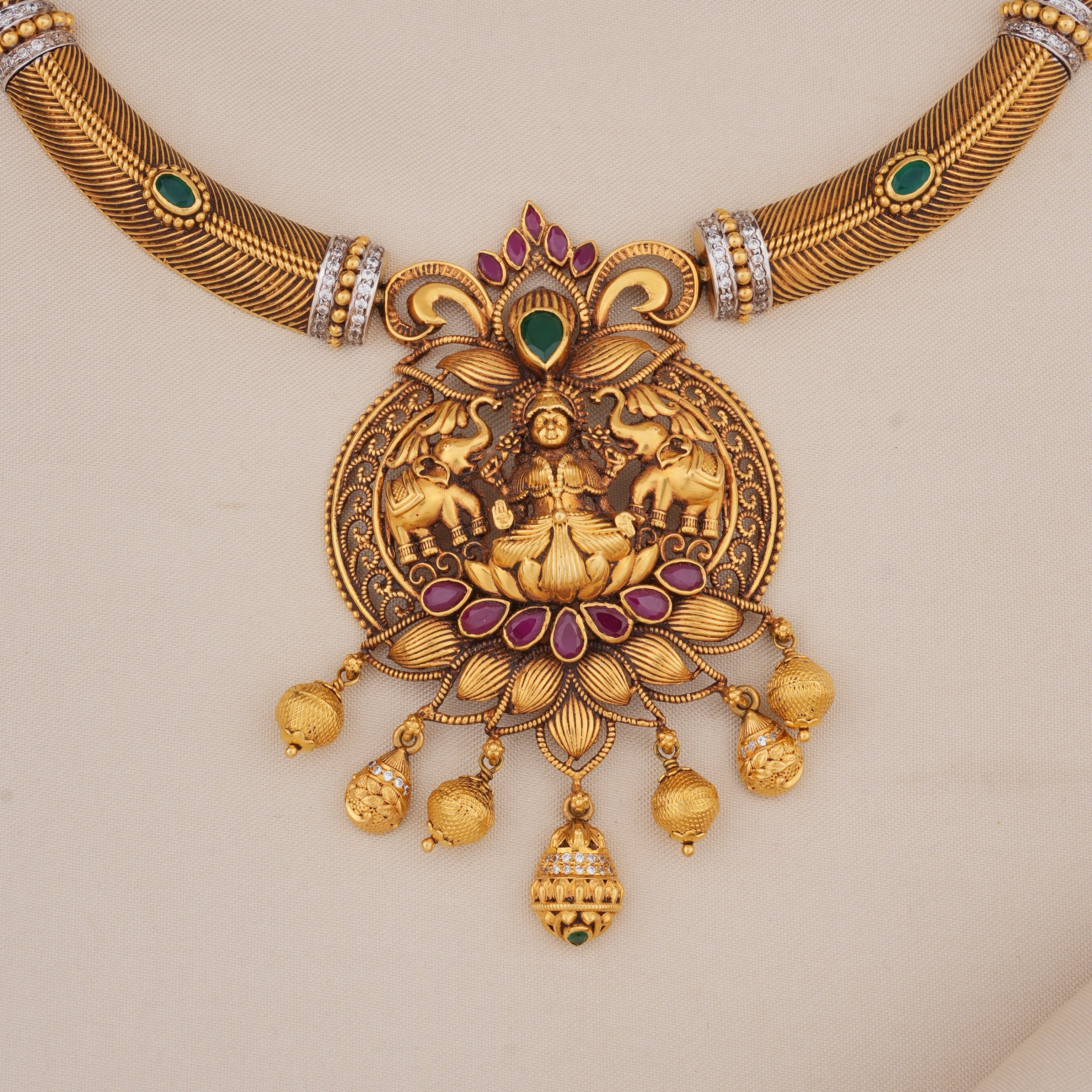 Traditional Antique Short Necklace
