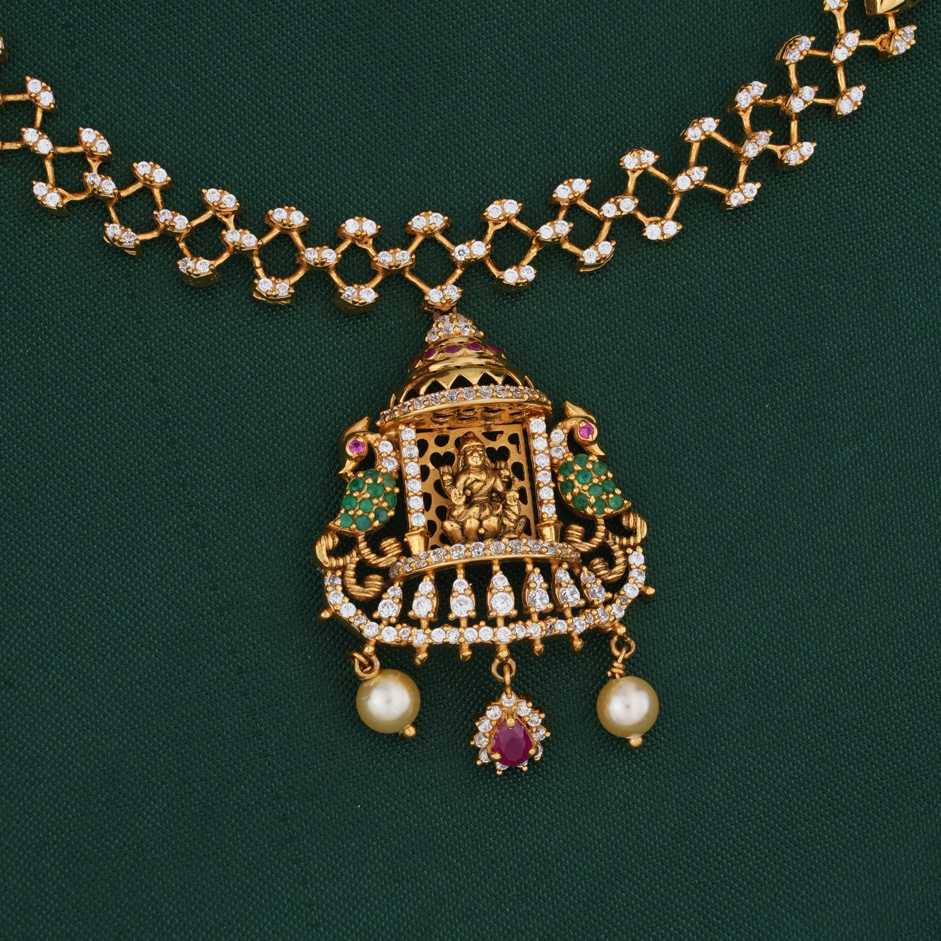 Divine Look Short Necklace