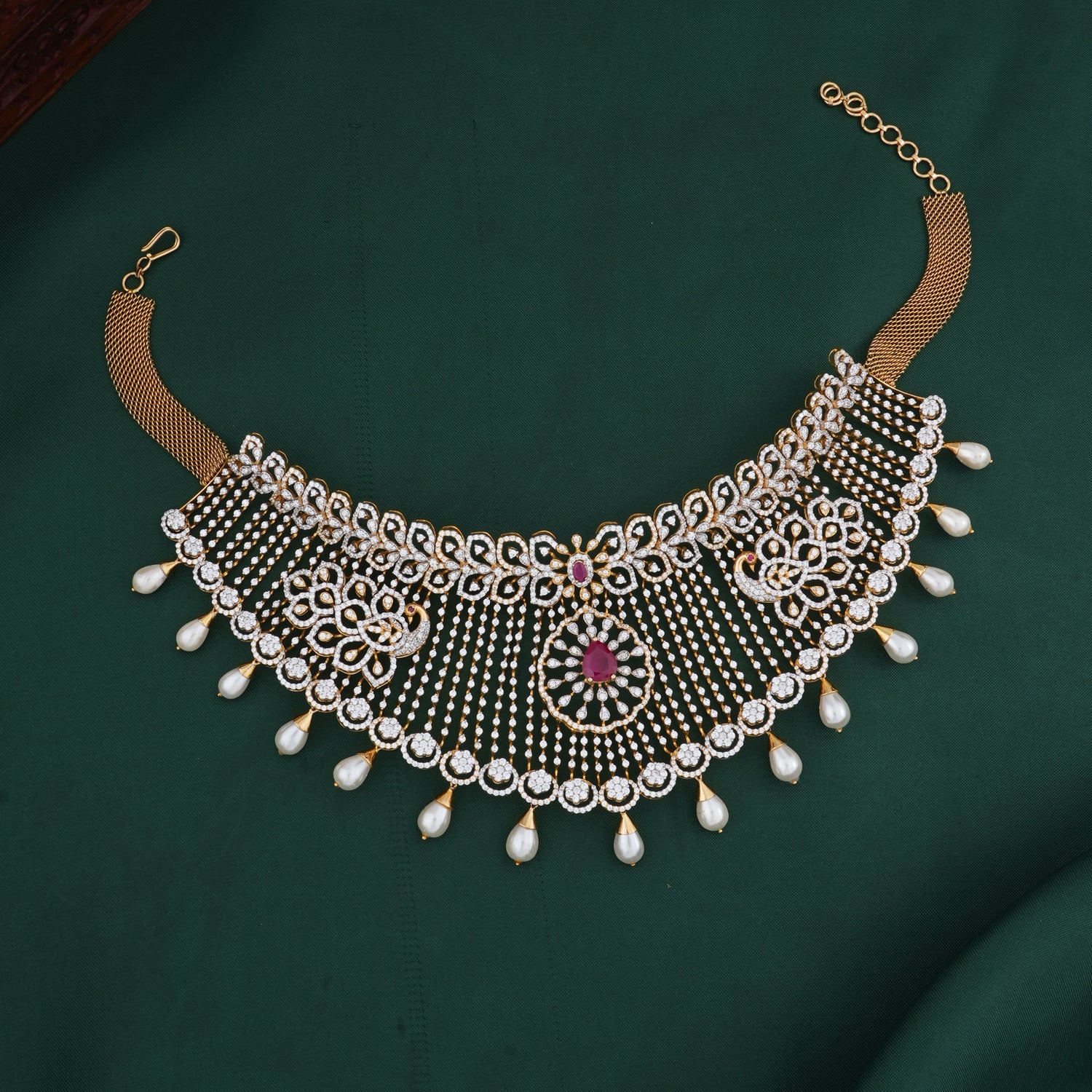 Luxurious Short Necklace