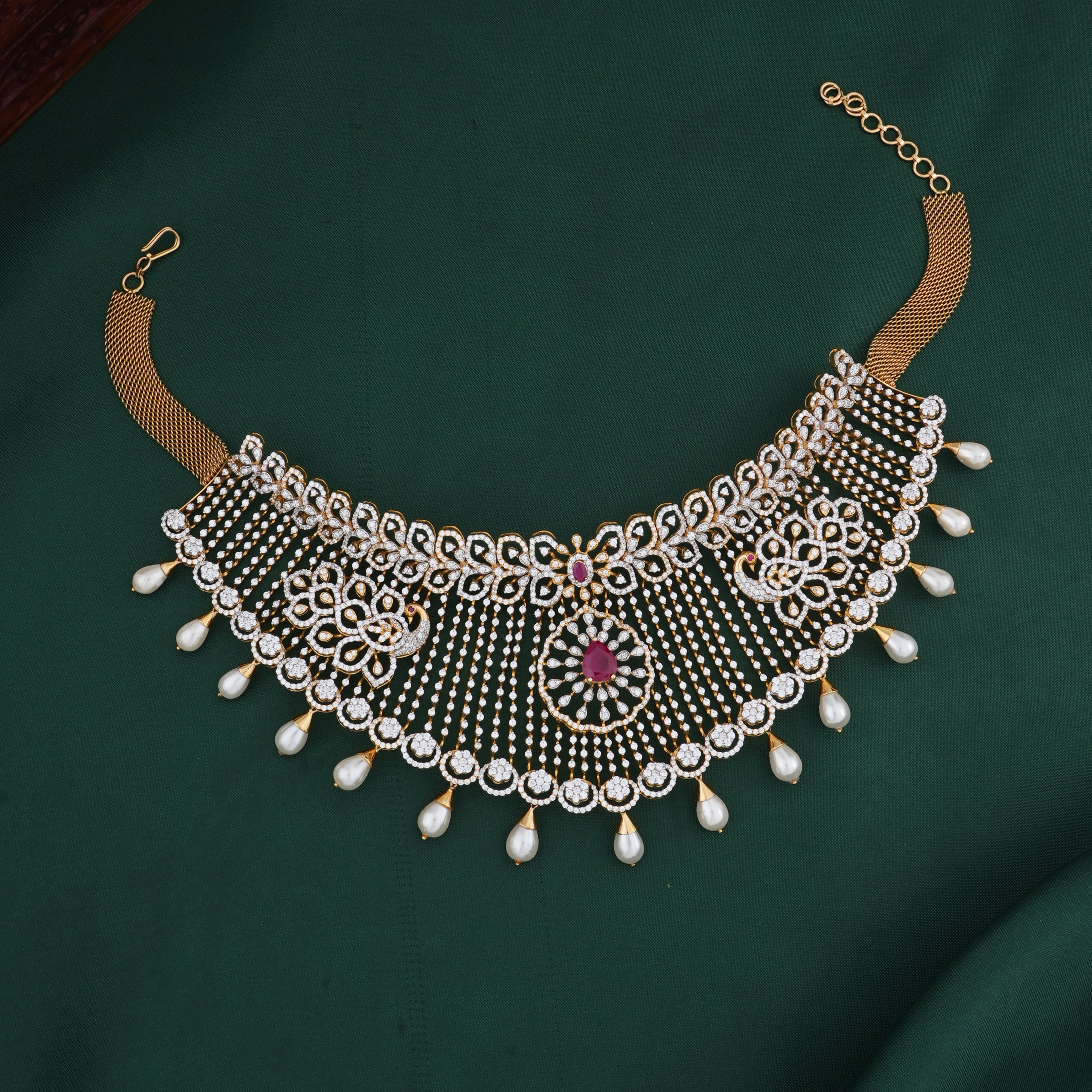 Luxurious Short Necklace
