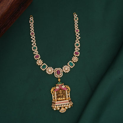 Divine Look Short Necklace