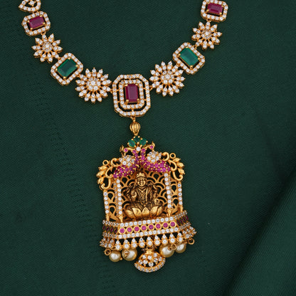 Divine Look Short Necklace