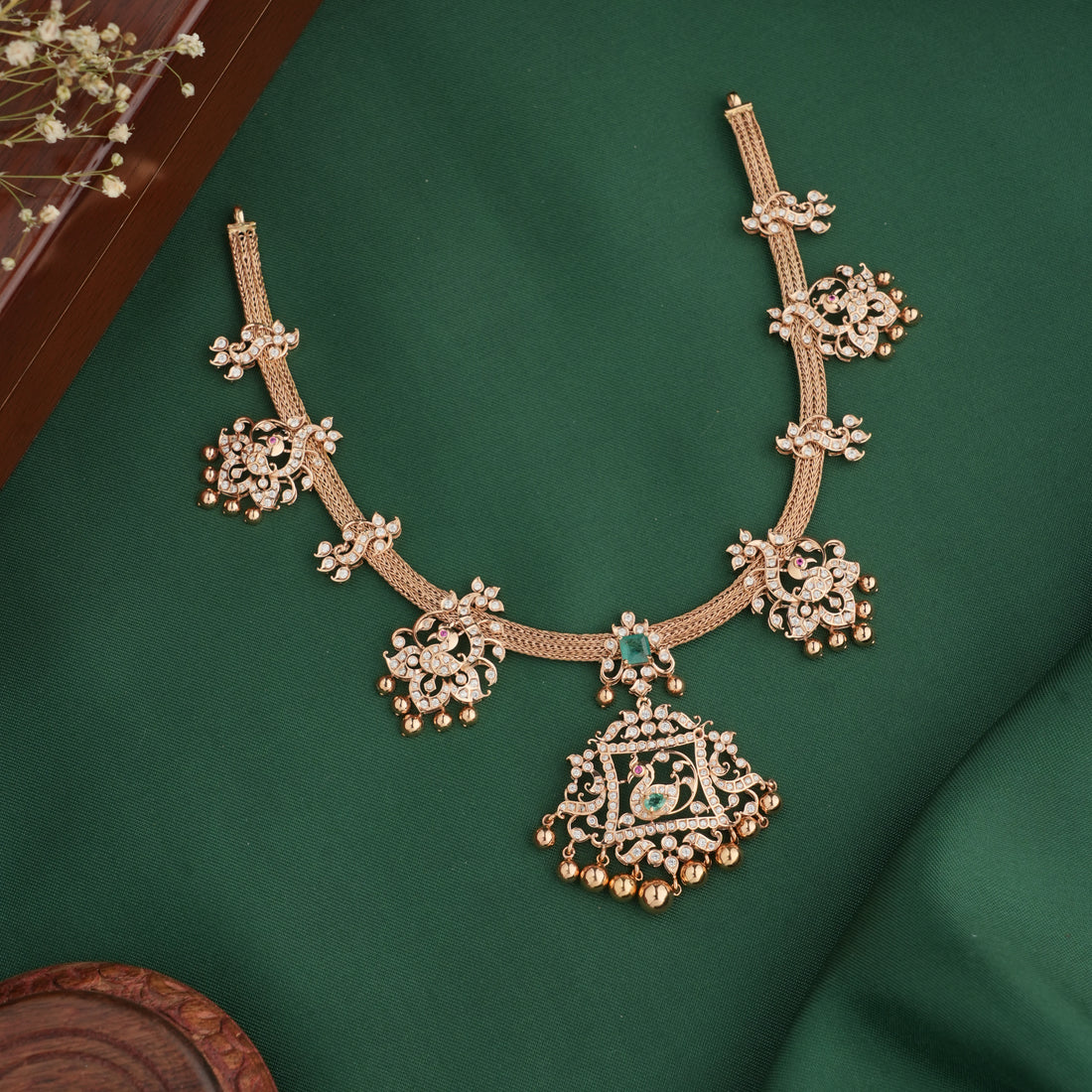Attractive Short Necklace