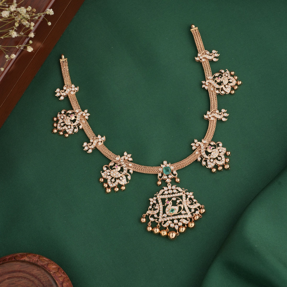 Attractive Short Necklace