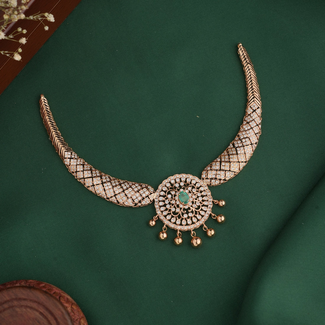 Exquisite Short Necklace
