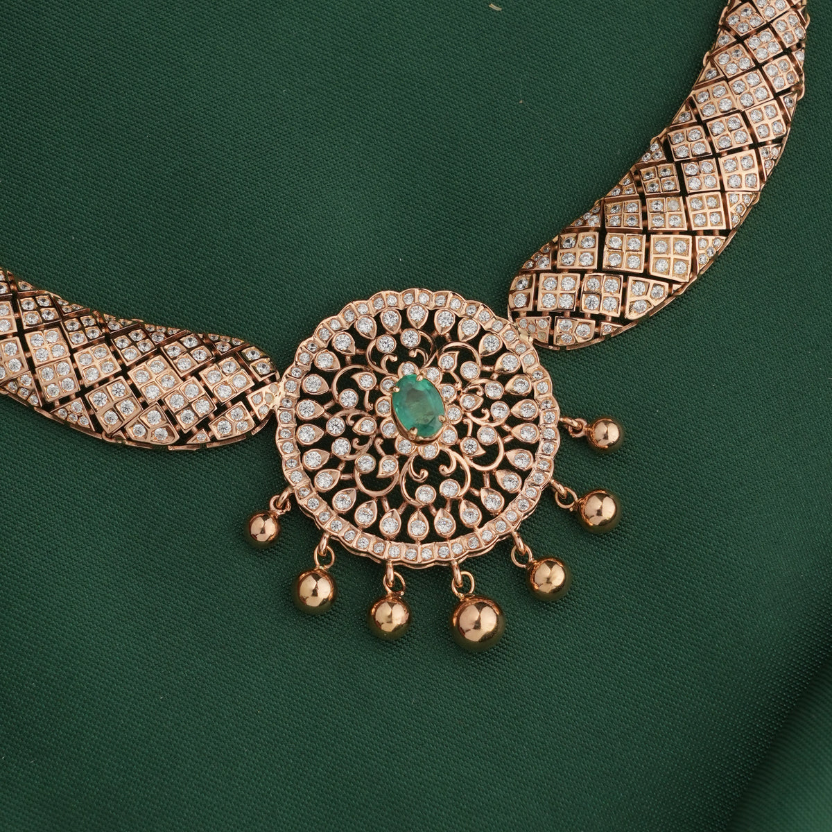 Exquisite Short Necklace