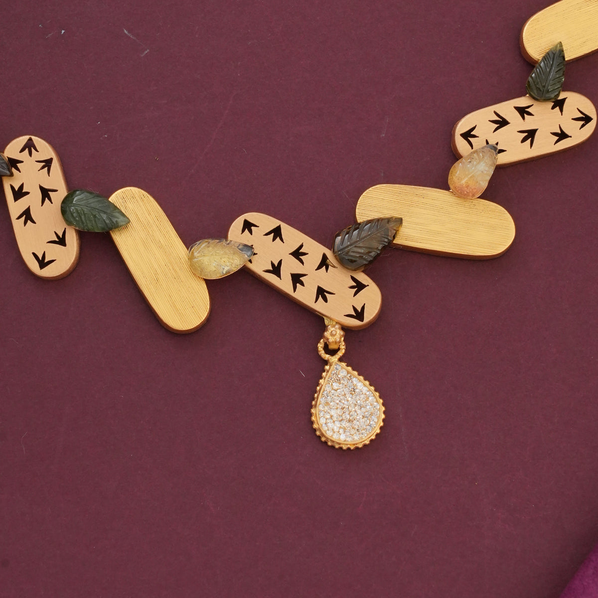 Trendy Look Antique Short Necklace Set
