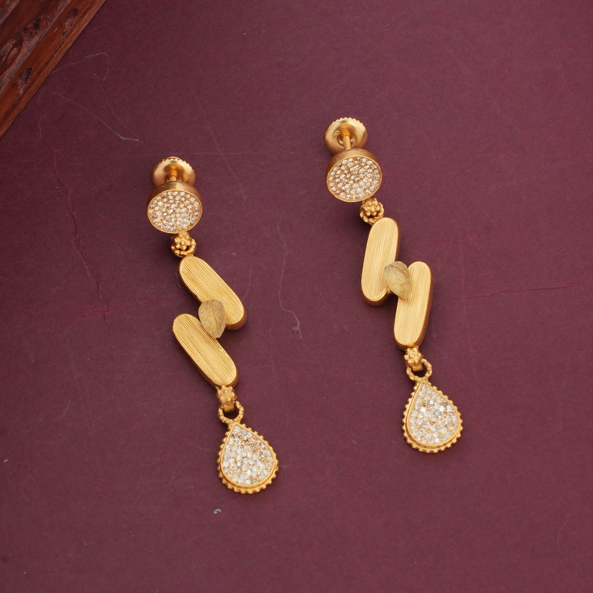 Trendy Look Antique Short Necklace Set