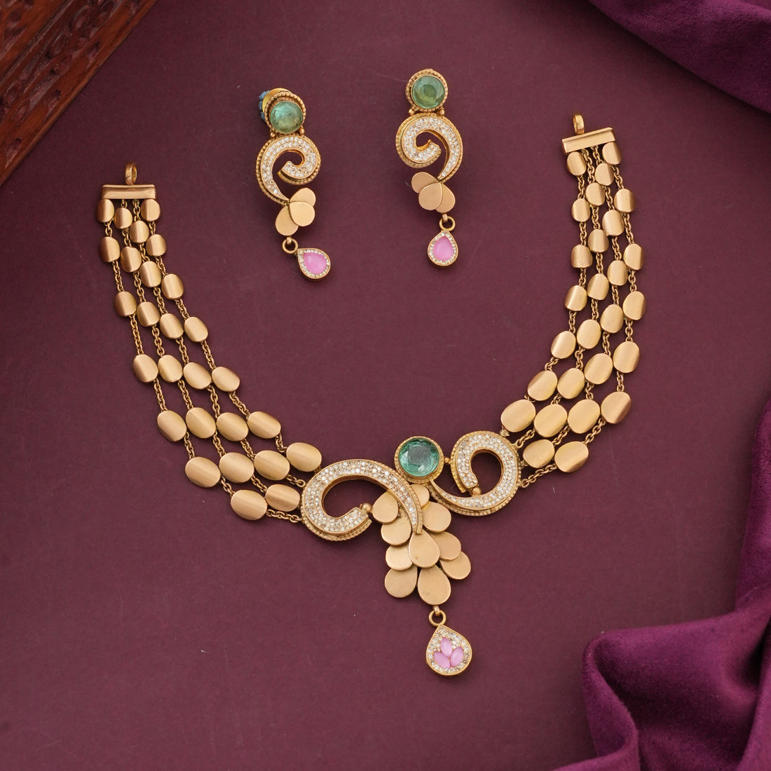 Chic &amp; Trendy Antique Short Necklace Set