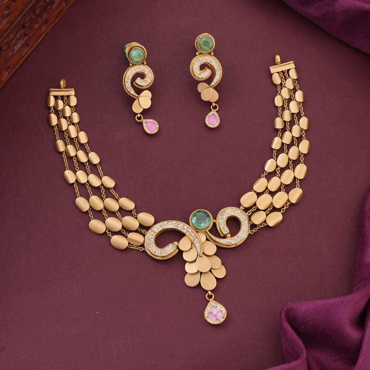 Chic &amp; Trendy Antique Short Necklace Set