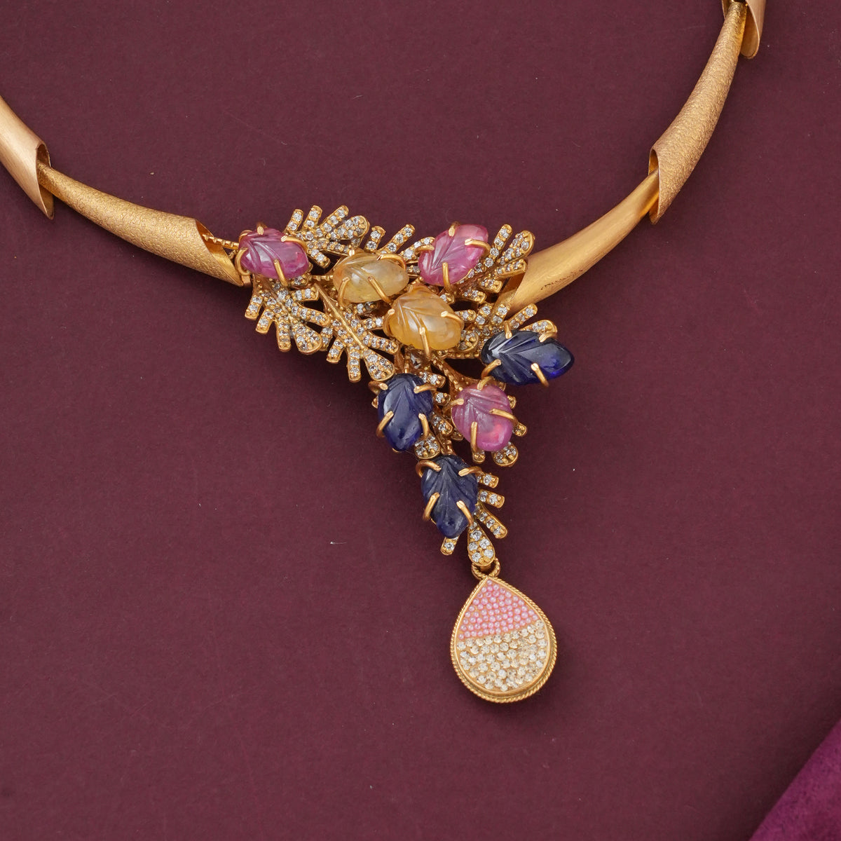Stylish Antique Short Necklace Set