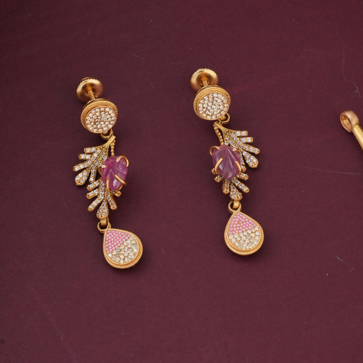 Stylish Antique Short Necklace Set
