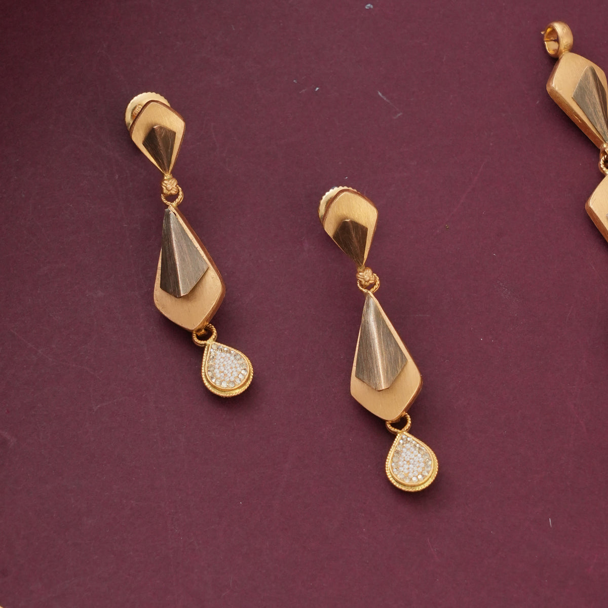 Catchy Antique Short Necklace Set