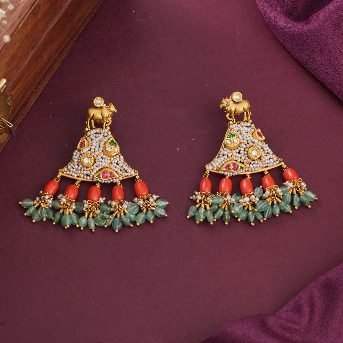 Royal Radiance Antique Short Necklace Set