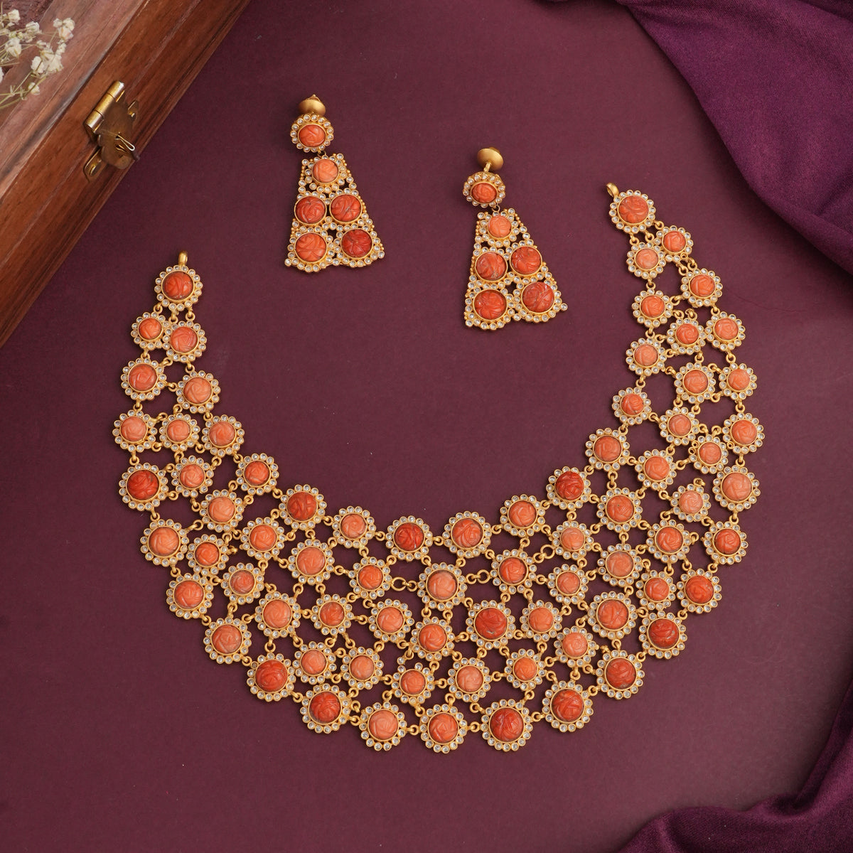 Grand Elegance Antique Short Necklace Set