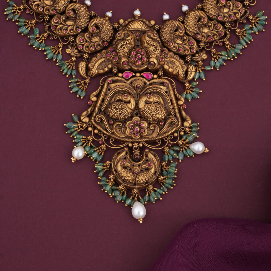 Stunning Look Antique Short Necklace