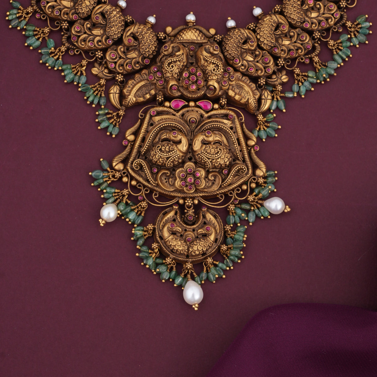 Stunning Look Antique Short Necklace