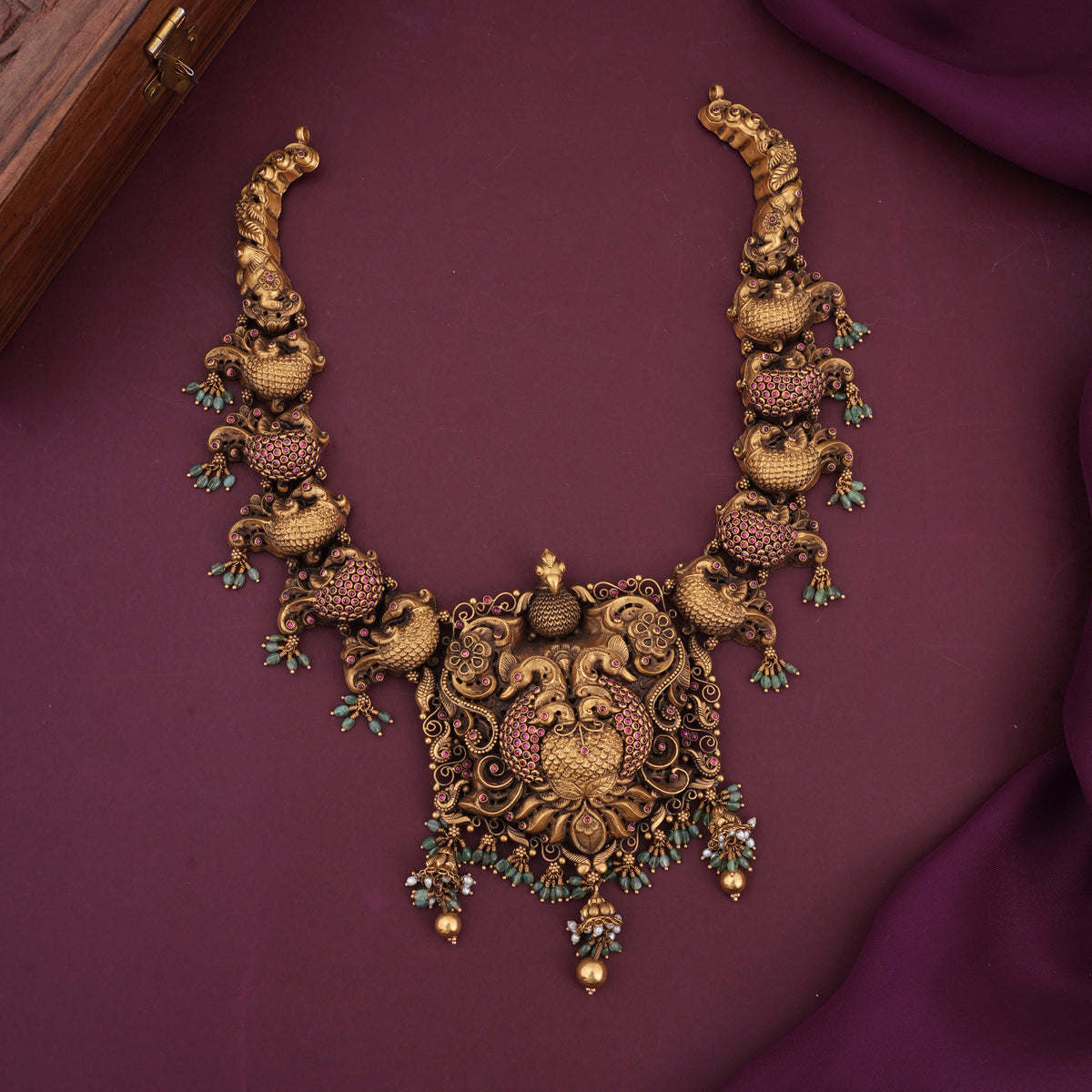 Bridal Like Antique Short Necklace