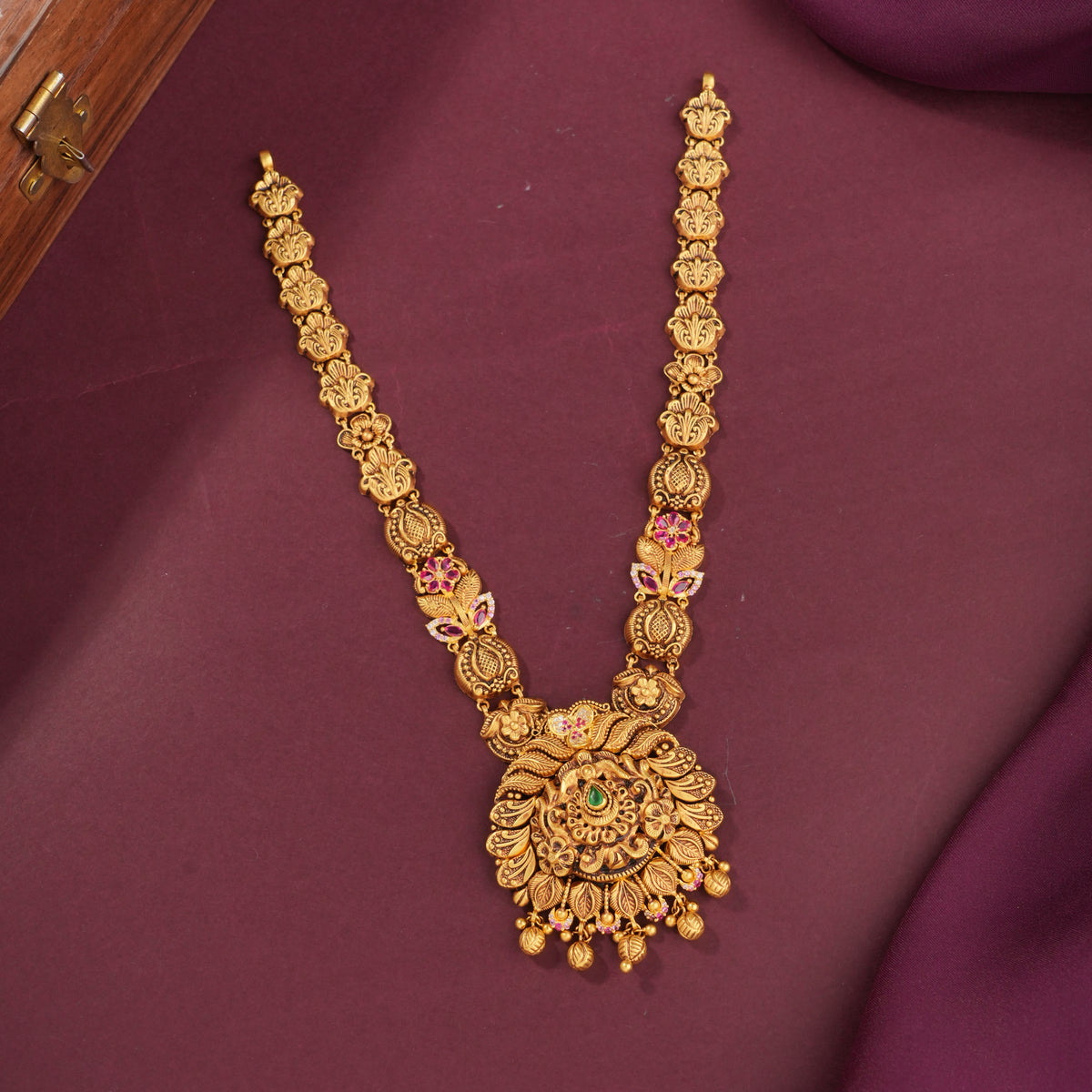 Lovely Antique Short Necklace