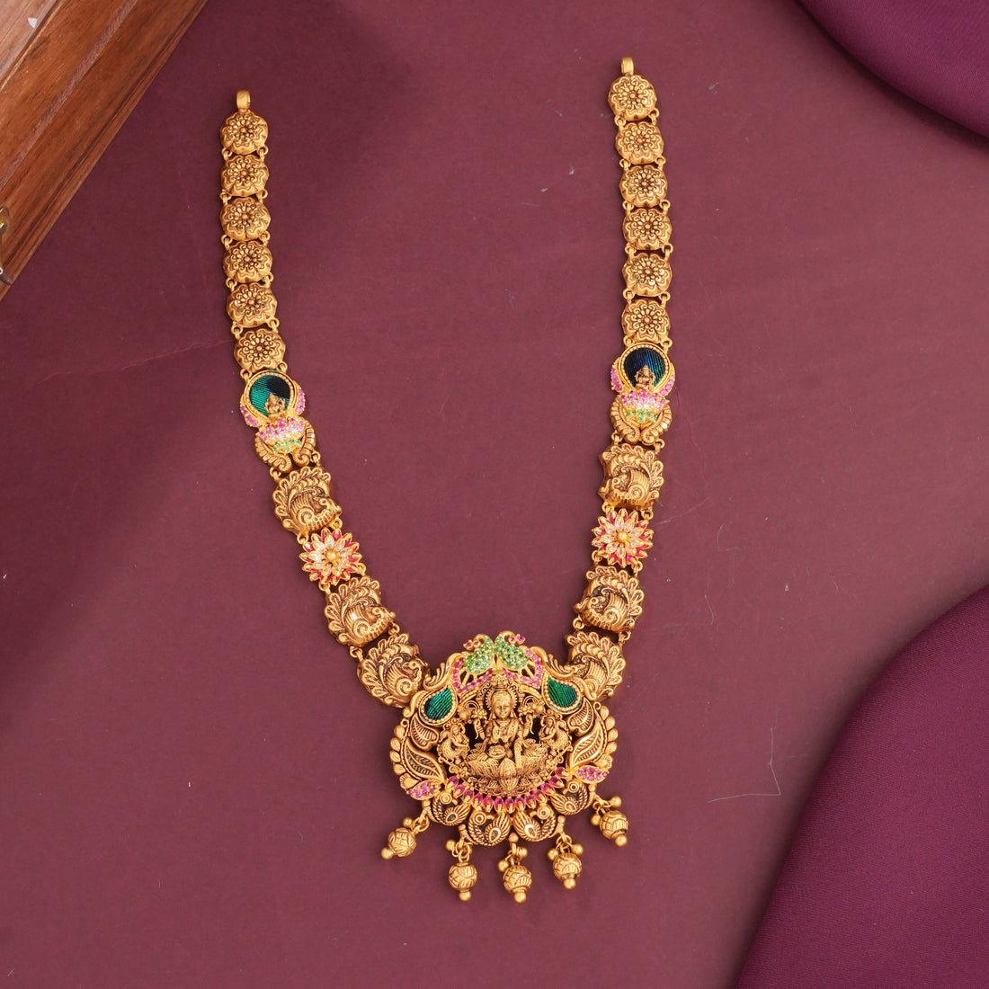 Most Lovable Antique Short Necklace