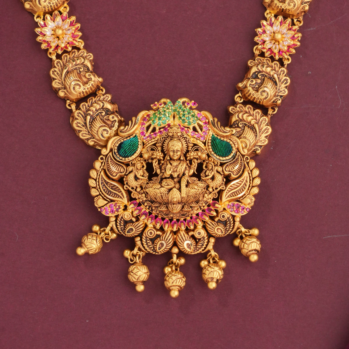 Most Lovable Antique Short Necklace