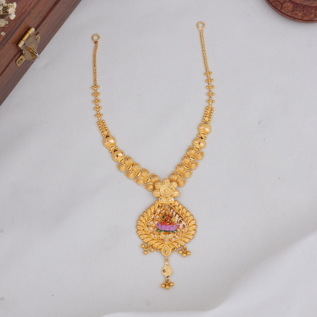 Vibrant Short Necklace