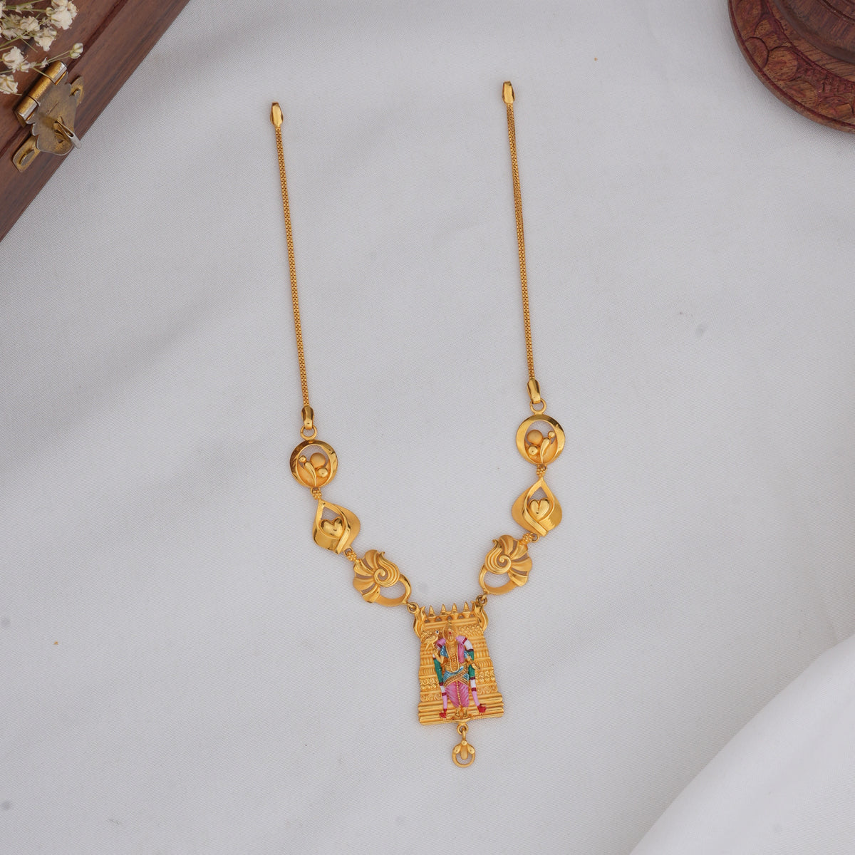 Dhivyashri Short Necklace