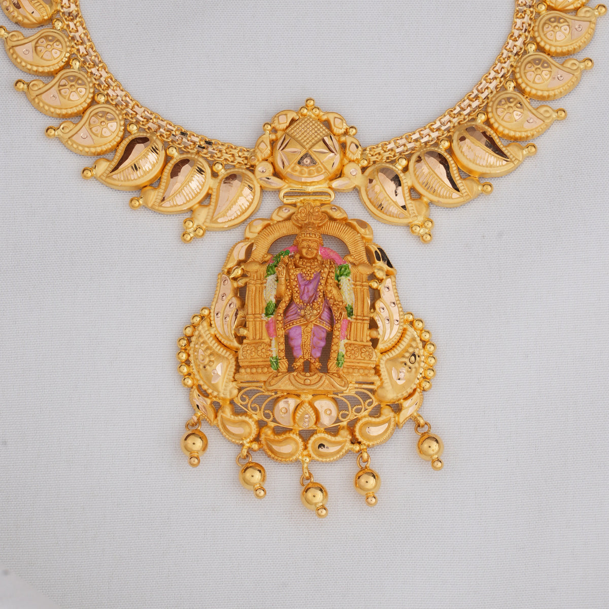 Stunning Divine Look Short Necklace