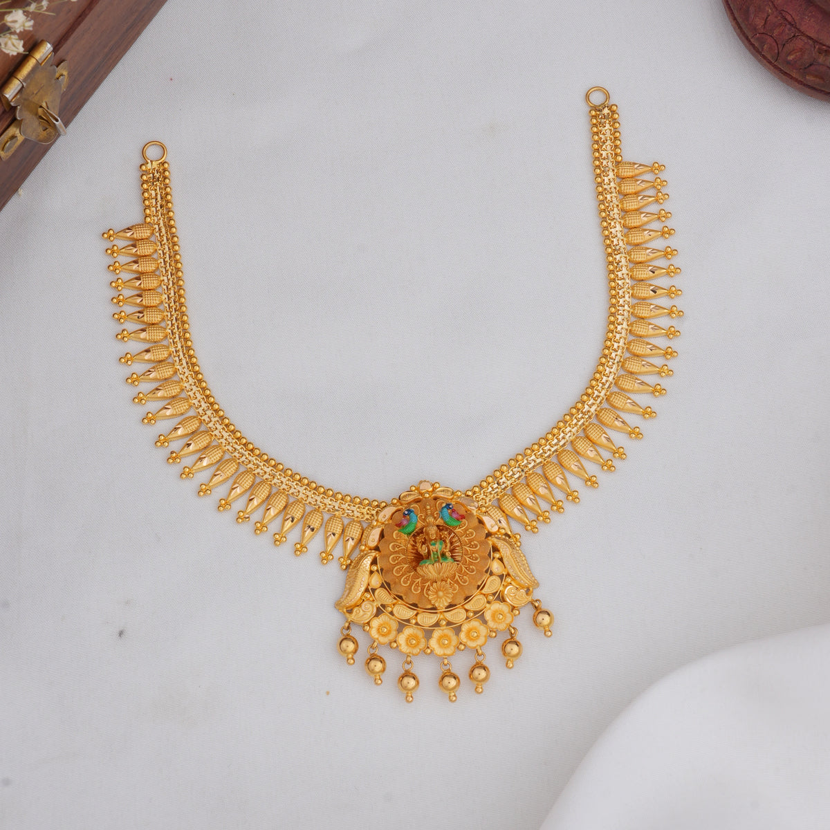 Captivating Short Necklace