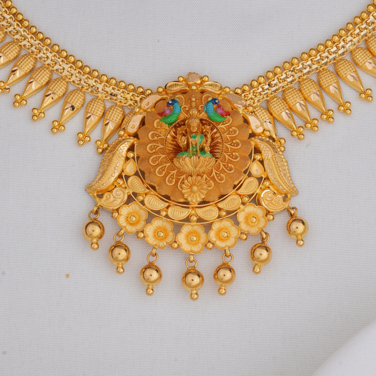 Captivating Short Necklace