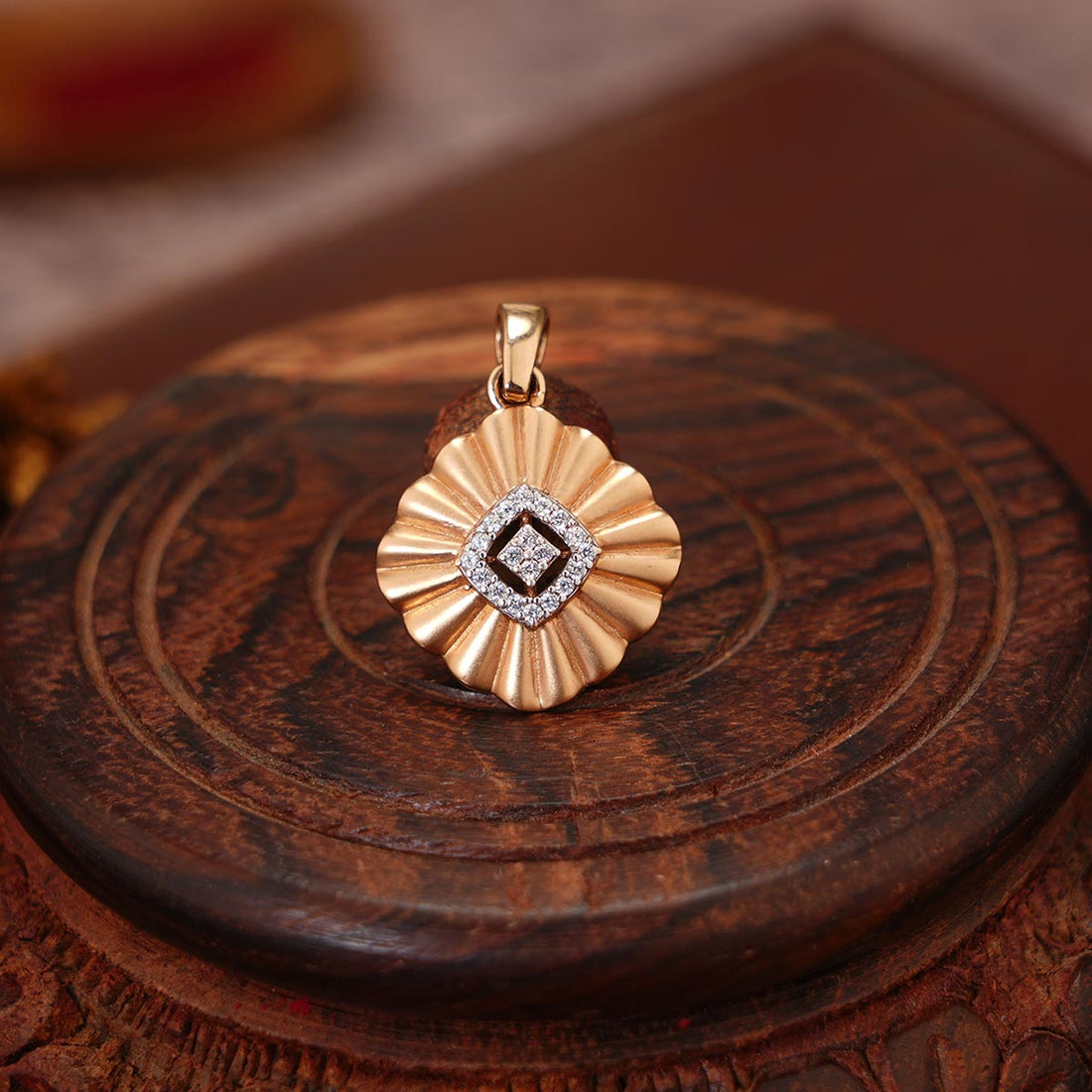 Facinate Pendant