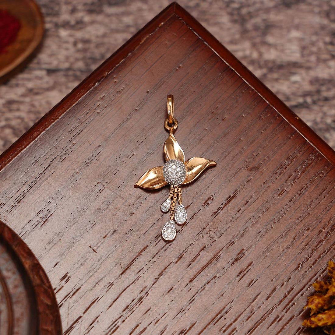 Trendy Look Pendant