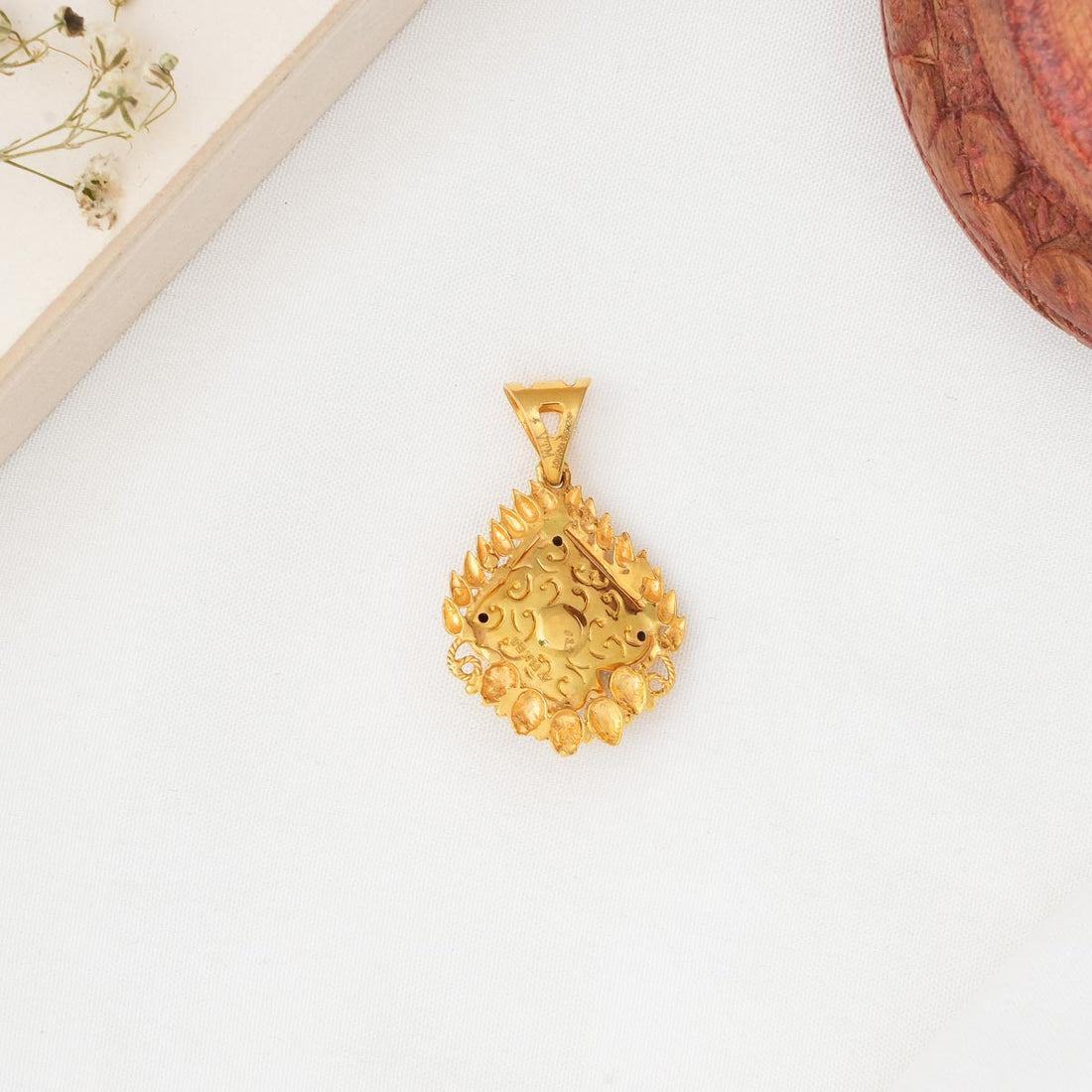 Elegant Pendant