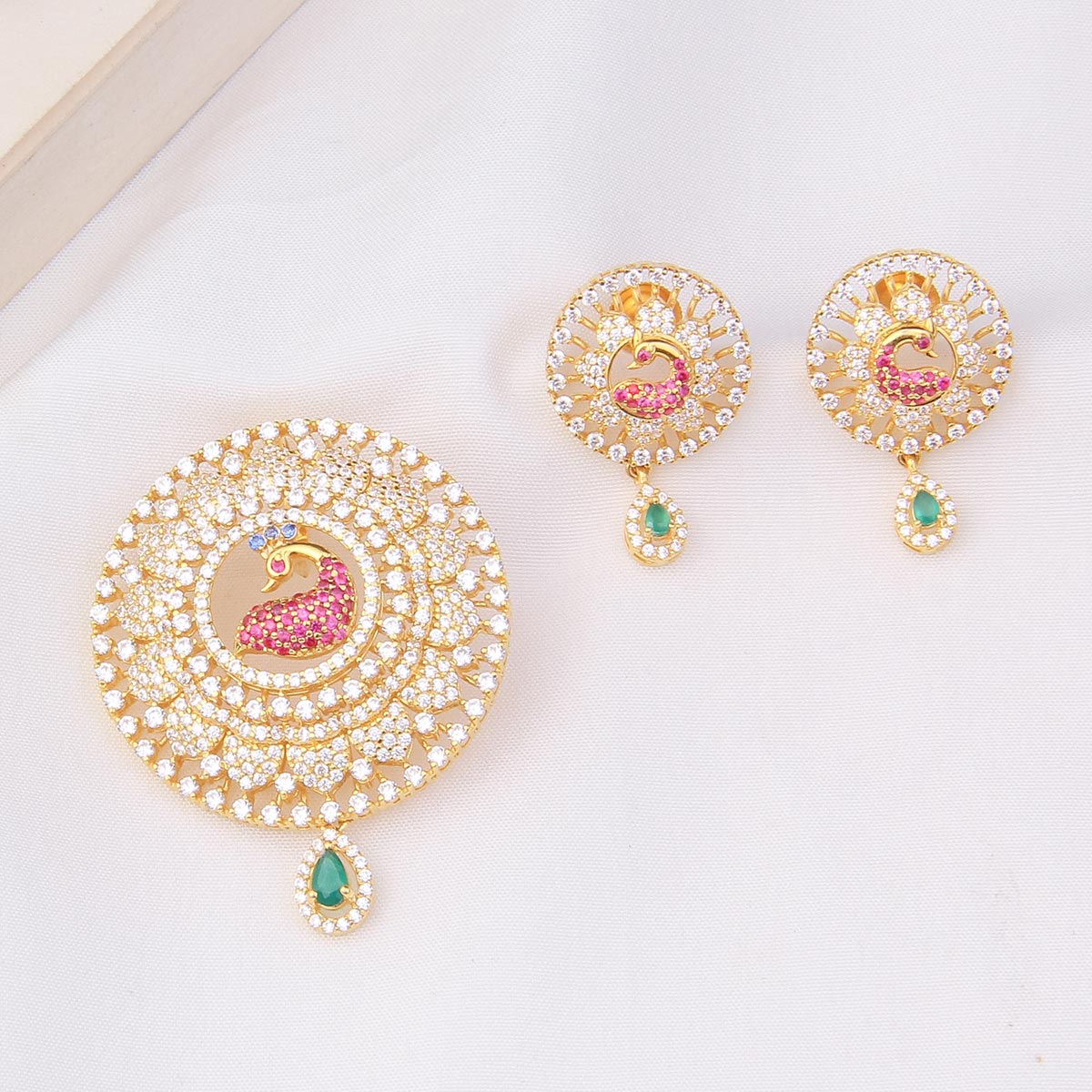 Dazzling Pendant Set